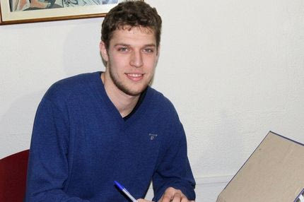 Έγινε Έλληνας ο Βεζένκοφ