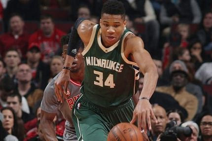 Καλός ο Αντετοκούνμπο, νίκη με τραυματία Κάρι οι Γουόριορς