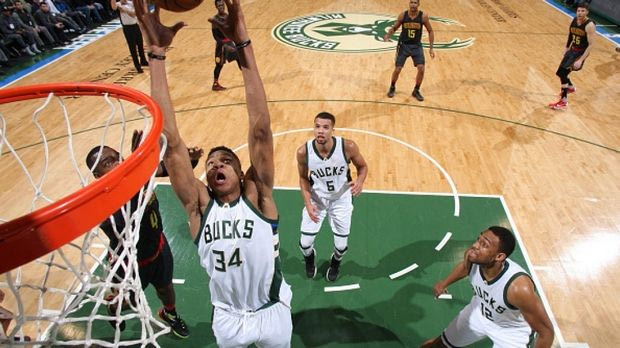 Η εμφάνιση του Αντετοκούνμπο με τους Χοκς