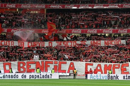 Οι οπαδοί της Μπενφίκα στο πλευρό της Θύρας 13