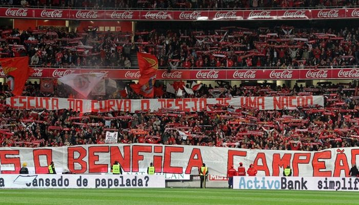 Οι οπαδοί της Μπενφίκα στο πλευρό της Θύρας 13