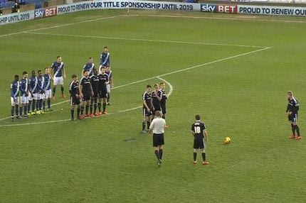 Τριπλό τείχος σε εκτέλεση φάουλ!