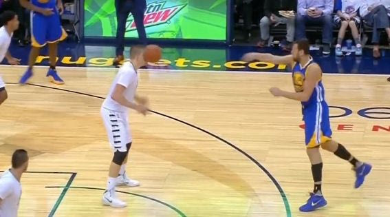 Πέταξε τη μπάλα στο πρόσωπο του αντιπάλου του!