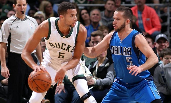 Νίκη στον πόντο για Μπακς