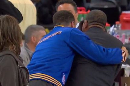 VIDEO: Η στοργική αγκαλιά του Κάρι στον πατέρα του