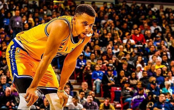 Ο Κάρι νίκησε και τον Κουφό