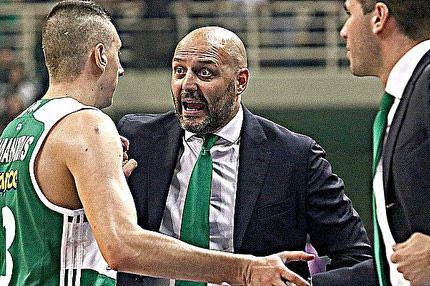 Έπεσε από την Ακρόπολη και βρήκε… πράσινο πορτοφόλι!