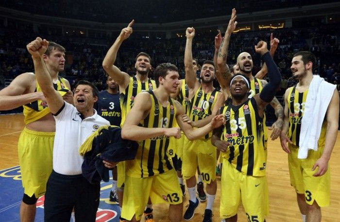 Ανατροπή της Φενέρμπαχτσε απέναντι στη Λοκομοτίβ. Αποβλήθηκε ο Ναβάρο, “καθάρισε” η ΤΣΣΚΑ