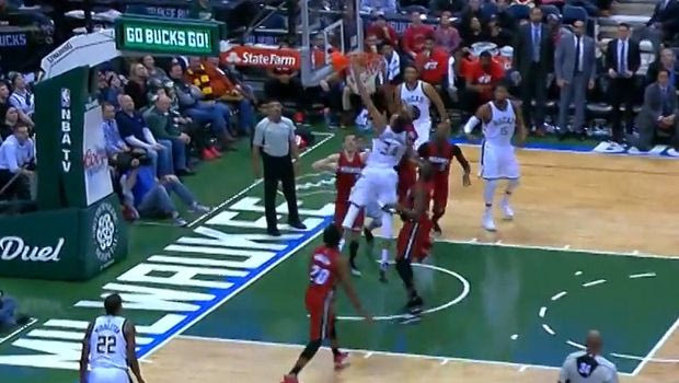 Διπλή παρουσία στο Top-10 για τον Αντετοκούνμπο