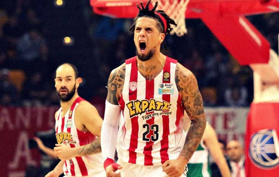 Με νάρθηκα ο Χάκετ