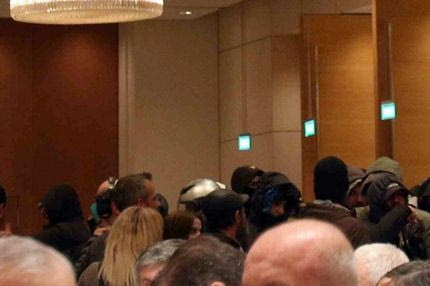 Αποδοκιμασίες κατά του… απόντος Κοντονή σε ξενοδοχείο