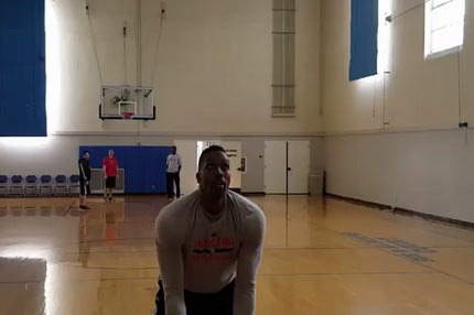 VIDEO: “Τρελό” καλάθι από τον Χάουαρντ