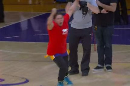 Το έβαλε από το κέντρο και κέρδισε 95.000 δολάρια!