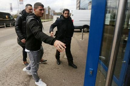 Ξεναγήθηκε στην έδρα της Γκενκ ο Καρέλης