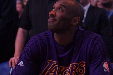 Αποθέωση Κόμπε από τους φιλάθλους των Γουόριορς