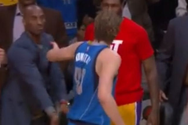 Η απίστευτη χειρονομία του Κόμπε στον Νοβίτσκι