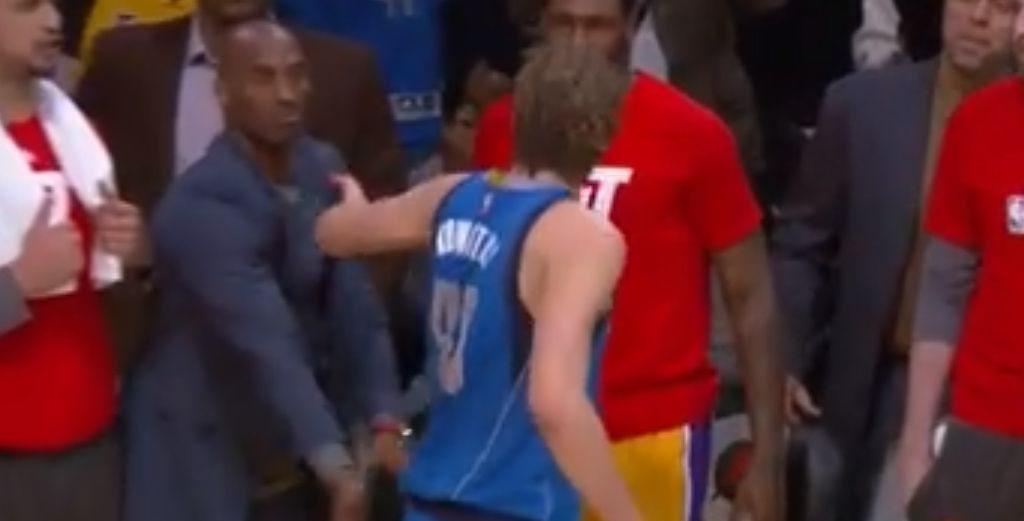 Η απίστευτη χειρονομία του Κόμπε στον Νοβίτσκι