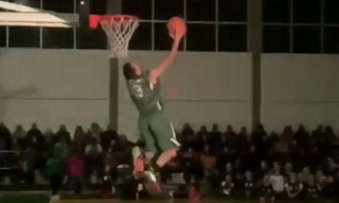 Καρφώματα αλά… Αντετοκούνμπο από Έλληνα μπασκετμπολίστα-μοντέλο