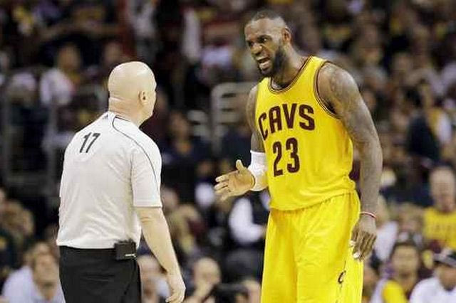 Αποσύρεται ο θρυλικός διαιτητής Κρόφορντ