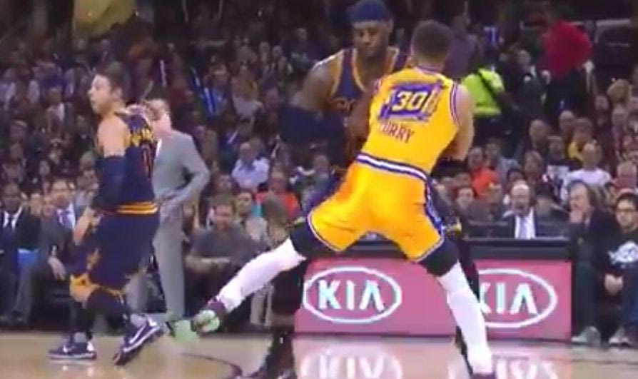 Το σπρώξιμο του Λεμπρόν και η απάντηση του Κάρι!