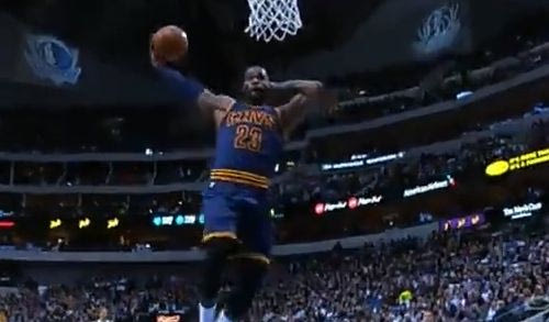 Κάρφωμα αλά Μαλόουν ο Λεμπρόν