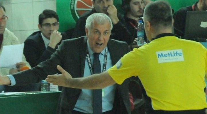 Στην εξέδρα ο Ομπράντοβιτς για επίθεση στους διαιτητές