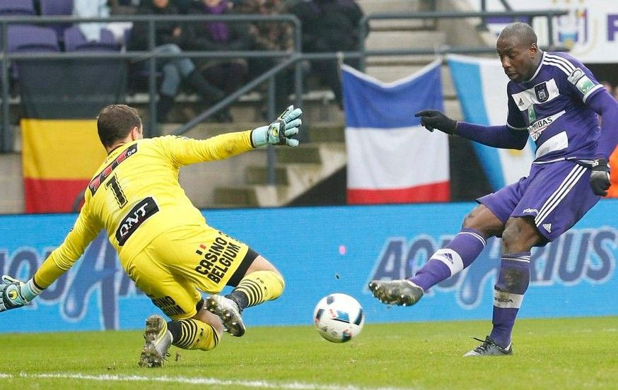 Νίκη η Άντερλεχτ στο ντεμπούτο Νίνη