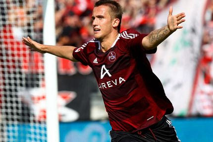 Πάει για Πέκχαρτ, ψάχνει και για κάτι καλύτερο