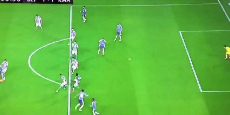 Πέντε παίκτες οφσάιντ στο γκολ της Ρεάλ!