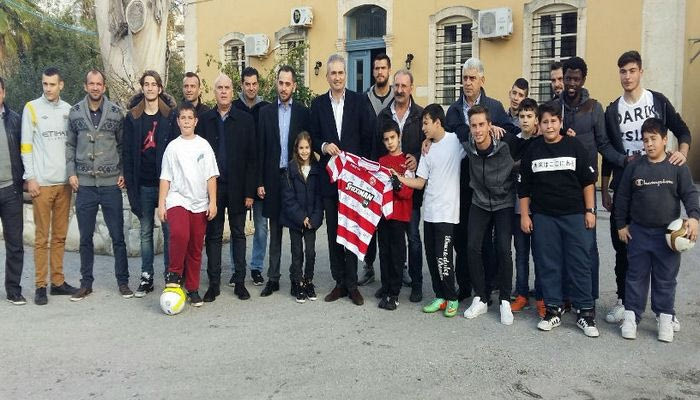 Χαμόγελα και δώρα μοίρασαν Πλατανιάς και Stoiximan.gr