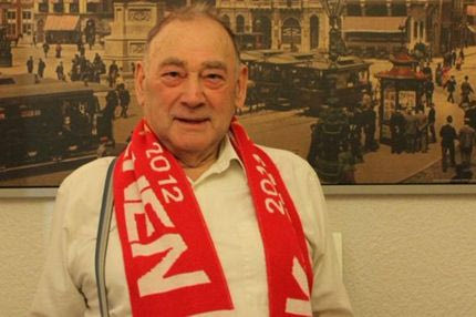 Ο Άγιαξ στο πλευρό 80χρονου οπαδού του