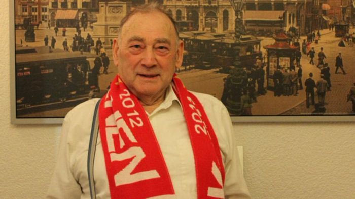 Ο Άγιαξ στο πλευρό 80χρονου οπαδού του