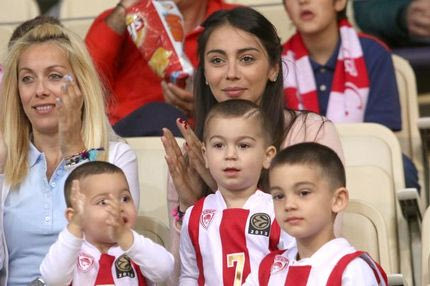 Βούτηξε για το σταυρό η οικογένεια Σπανούλη
