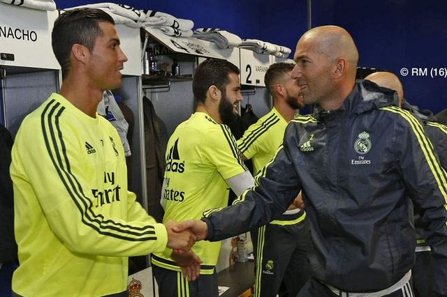 Ζιντάν: “Όσο είμαι στη Ρεάλ, ο Ρονάλντο δεν πάει πουθενά”