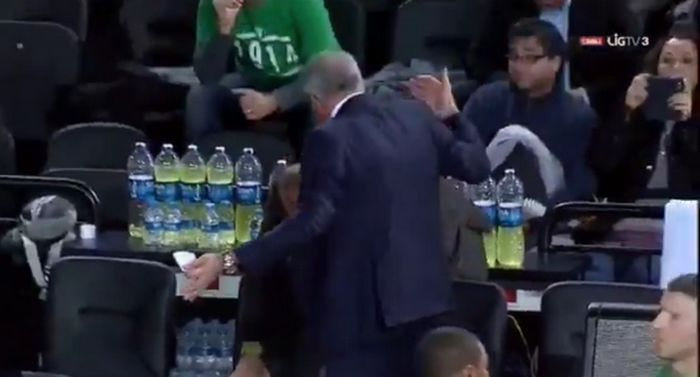 VIDEO: Έξαλλος ο “Ζοτς” με οπαδό που του ζήτησε selfie