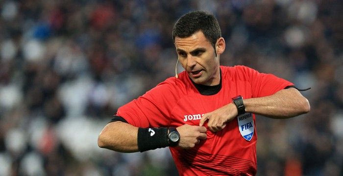 Κομίνης στη Λεωφόρο, Κύζας στο Φάληρο