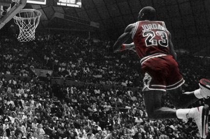 Μάικλ Τζόρνταν: Η ιστορική πτήση και η “εξωγήινη” σεζόν