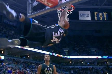 Τρομερό κάρφωμα από Αντετοκούνμπο στην κορυφή του TOP-10!