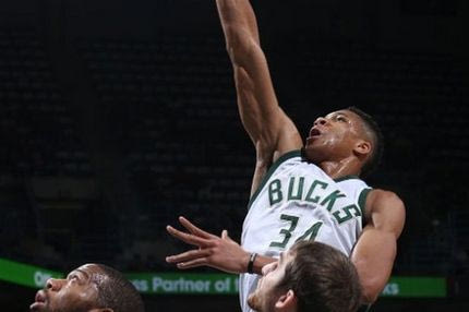 Οι φάσεις από το νταμπλ-νταμπλ του Αντετοκούνμπο