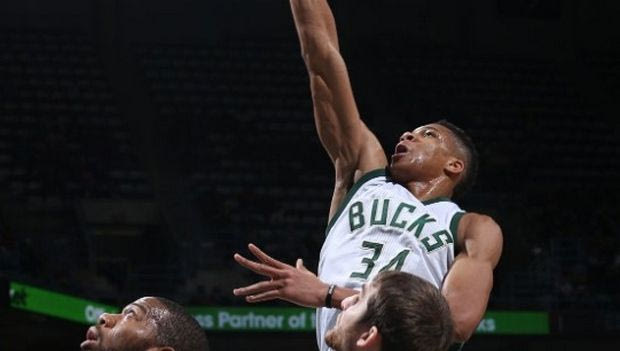 Οι φάσεις από το νταμπλ-νταμπλ του Αντετοκούνμπο