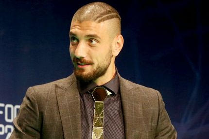 Η απίστευτη γραβάτα του Αραβίδη!