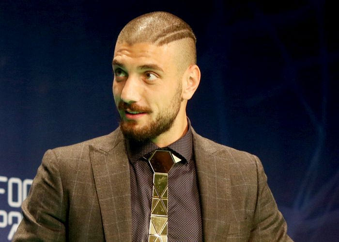 Η απίστευτη γραβάτα του Αραβίδη!