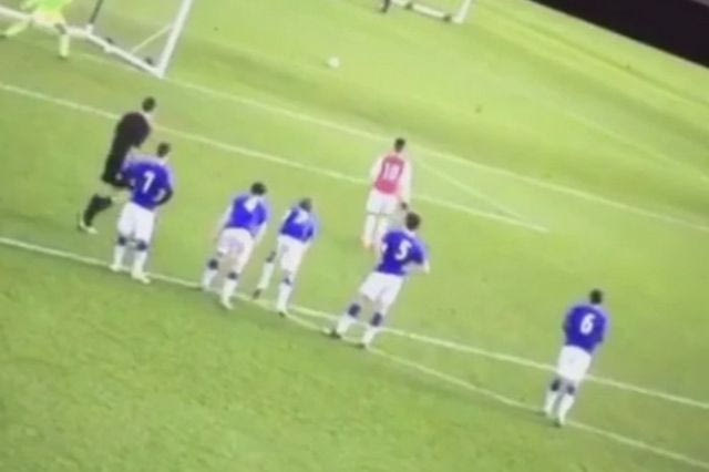 Δεκαπεντάχρονος εκτελεί πέναλτι με πάσα αλά Μέσι