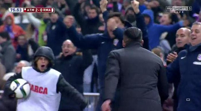 Έξαλλος πανηγυρισμός Σιμεόνε με τον γιο του (VIDEO)