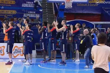 VIDEO: Αποθέωση για τον Μπουρούση και τους συμπαίκτες του παρά την ήττα