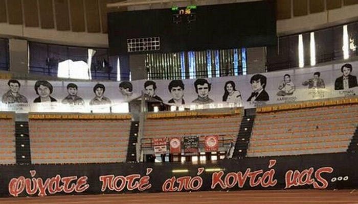 Οι παίκτες Ολυμπιακού και ΠΑΟΚ τίμησαν τη μνήμη των θυμάτων της Θύρας 7