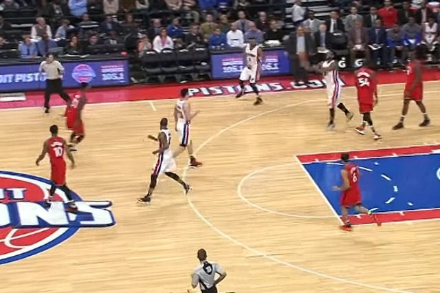 TOP-10: Buzzer Beater από τη μια άκρη στην άλλη!