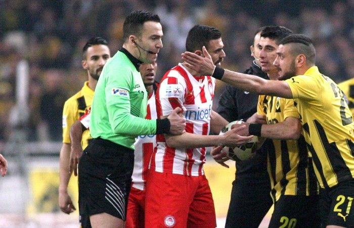 Ο Καλογερόπουλος όπως πέρυσι στο ΑΕΚ – Ολυμπιακός