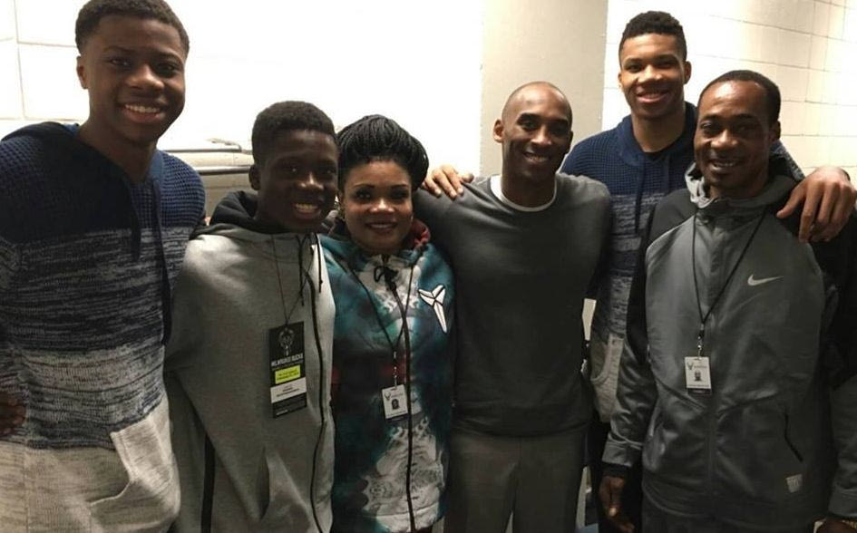 H συγκινητική συμβουλή του Κόμπε στον Αντετοκούνμπο στα αποδυτήρια