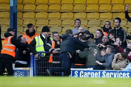 Τρομερό ξύλο σε τοπικό ντέρμπι στην Αγγλία